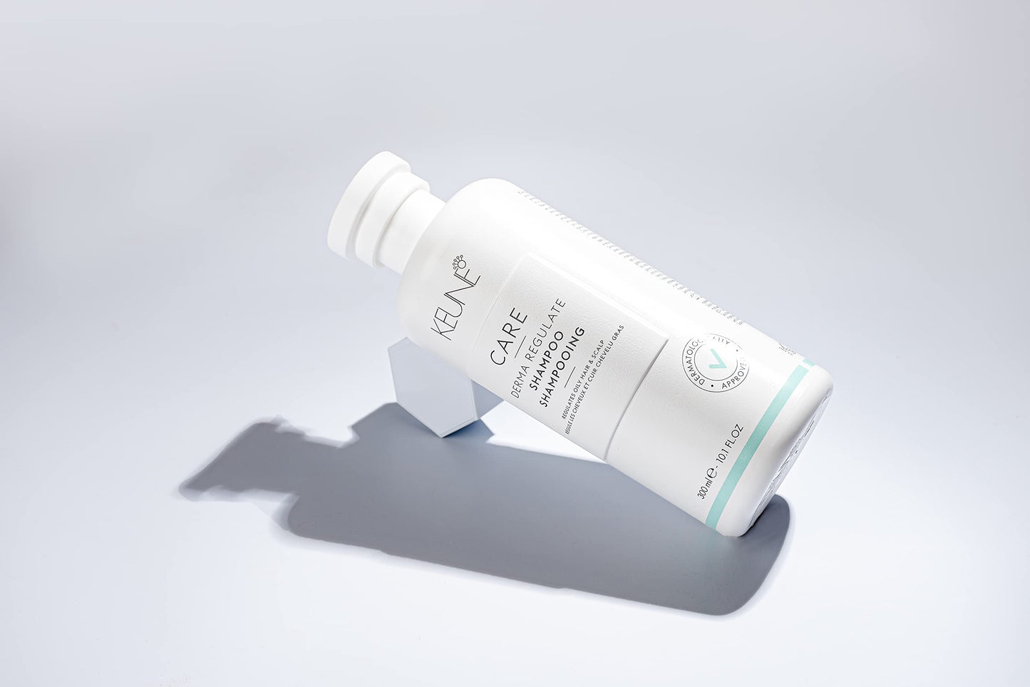 Keune Care Derma Regulate 洗发水,深层清洁和头皮平衡清洁剂,适用于油性头皮,10.1 液体盎司