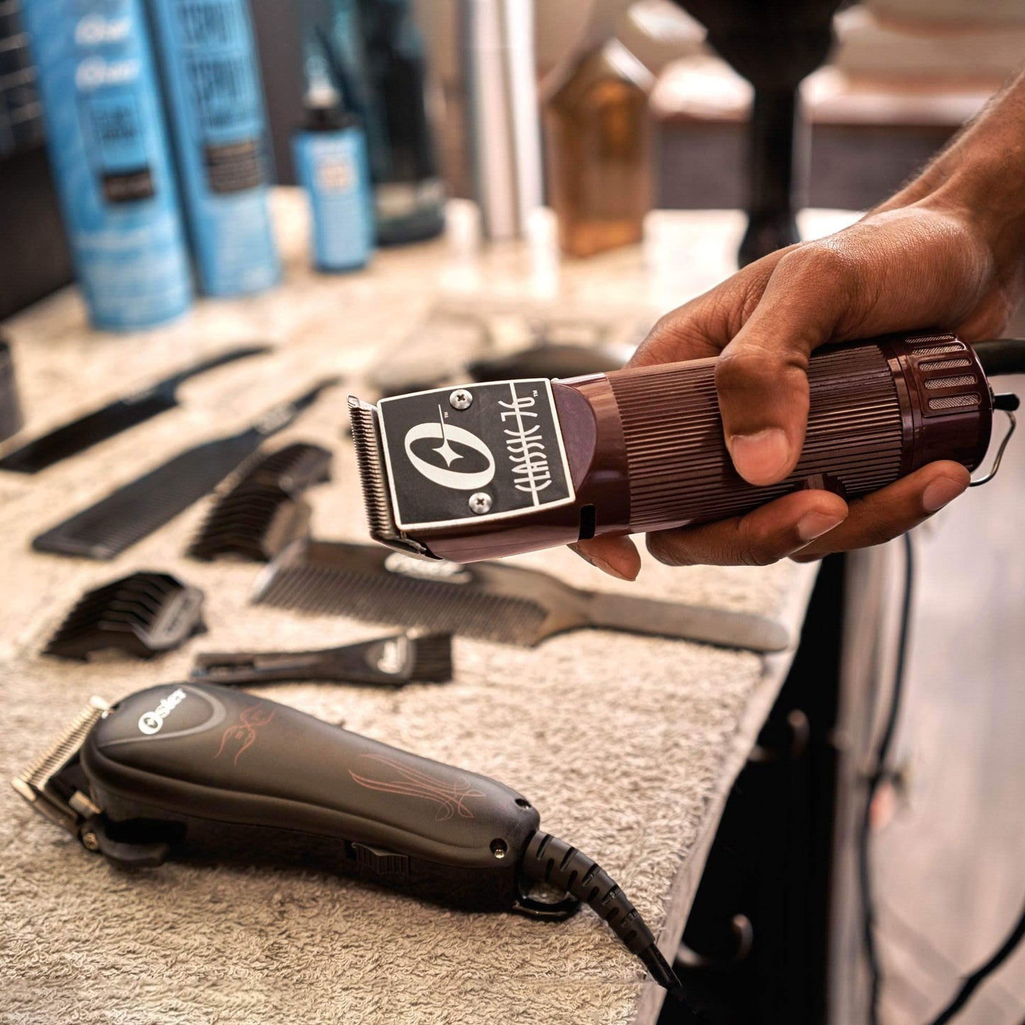 Oster 专业理发器,Classic 76,适用于理发师和理发师,带可拆卸刀片,酒红色