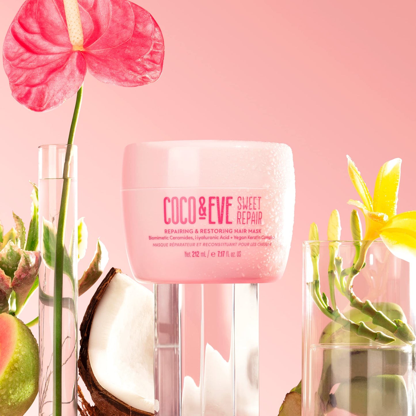 Masque capillaire réparateur et réparateur Sweet Repair de Coco & Eve. Cheveux 85 % plus forts, réduction des dommages capillaires de 65 %. Céramides biomimétiques, acide hyaluronique, kératine vegan. Hydratation et brillance accrues.