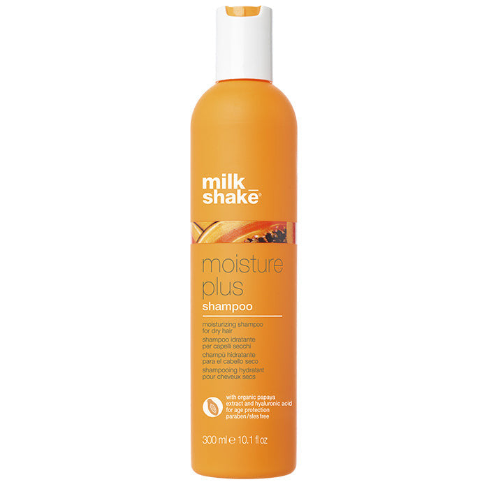 Moisturizing shampoo for dry hair.
A delicate shampoo that gives softness and manageability to dry hair, maintaining the hair’s optimal moisture balance. It contains organic papaya extract, Integrity 41® and hyaluronic acid with an anti-aging action, as well as protecting hair colour. Paraben e SLES free.
Use: distribute evenly over damp hair, lather, then rinse. Repeat if necessary. Proceed with milk_shake moisture plus conditioner.