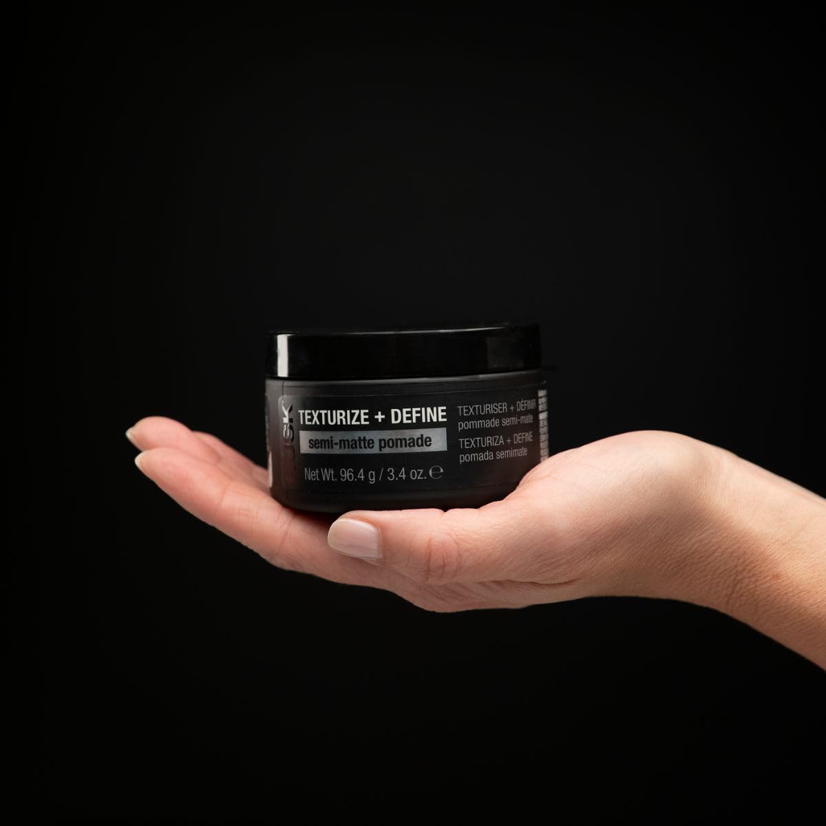 Pommade semi-mate RUSK, texturise et définit, crée une définition et une texture, légère, combat l'humidité, 3,4 oz