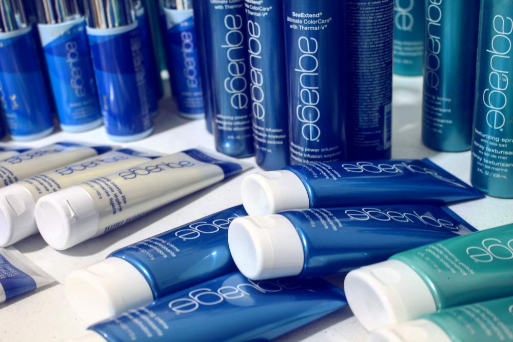 AQUAGE Freezing Spray, Strong Hold Hairspray, Provides Humidity Resistance and Maximum Shine, Provides Long Lasting Style Retention, 10 oz