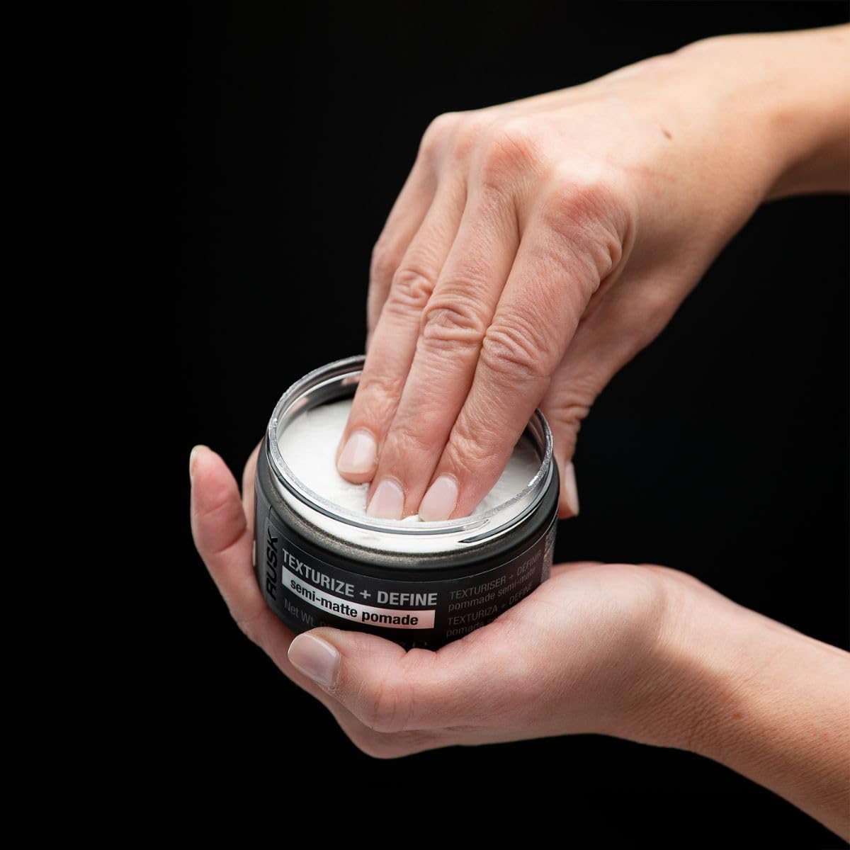 Pommade semi-mate RUSK, texturise et définit, crée une définition et une texture, légère, combat l'humidité, 3,4 oz