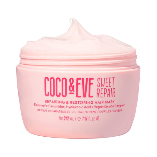 Masque capillaire réparateur et réparateur Sweet Repair de Coco &amp; Eve. Cheveux 85 % plus forts, réduction des dommages capillaires de 65 %. Céramides biomimétiques, acide hyaluronique, kératine vegan. Hydratation et brillance accrues.