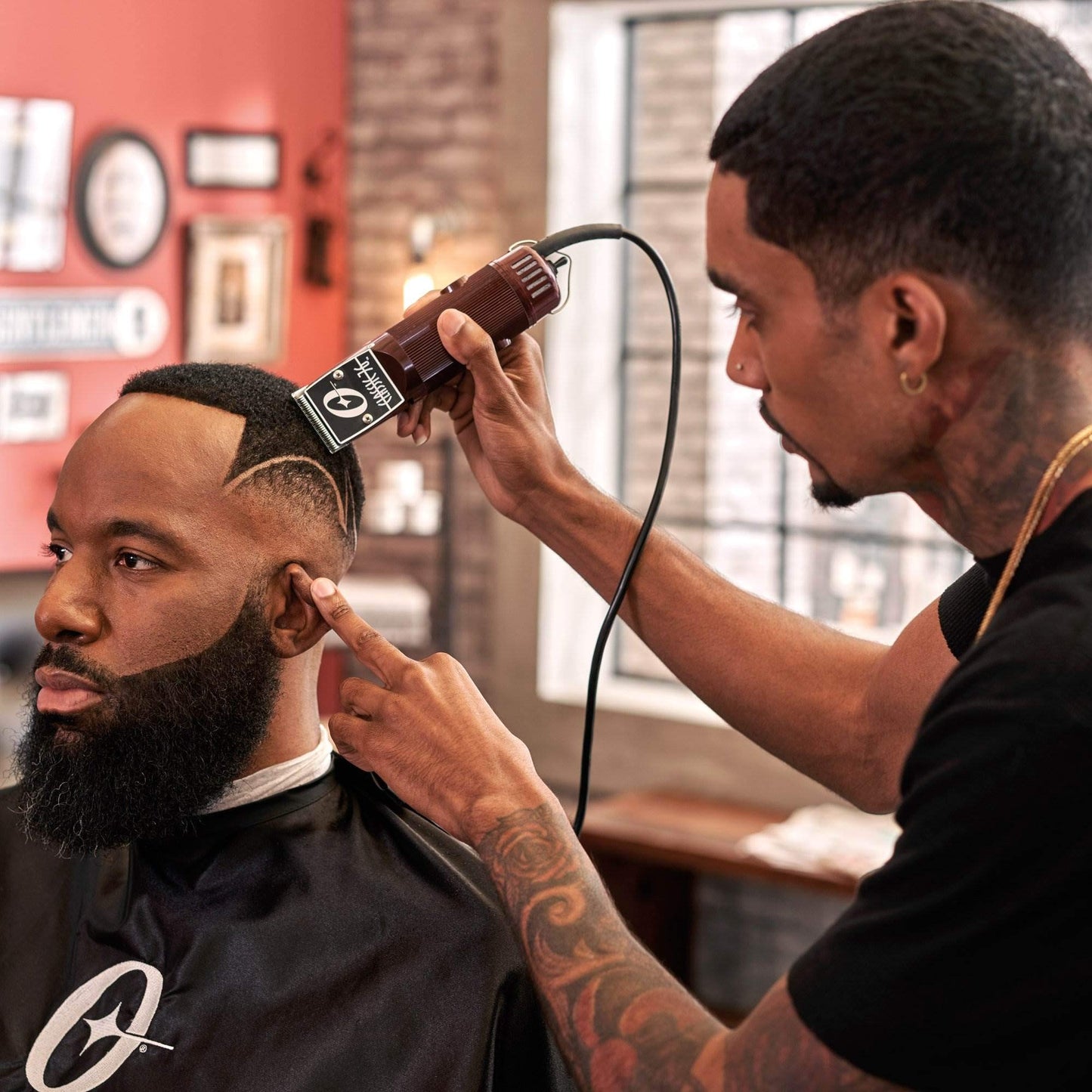 Oster 专业理发器，Classic 76，适用于理发师和理发师，带可拆卸刀片，酒红色