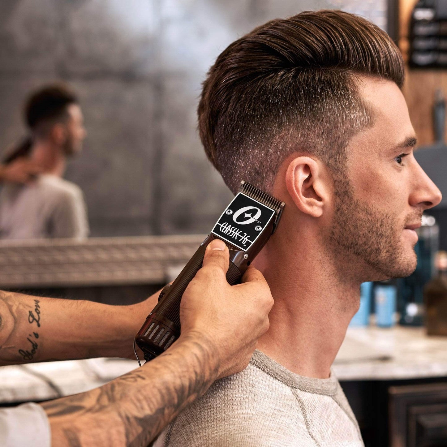 Oster 专业理发器，Classic 76，适用于理发师和理发师，带可拆卸刀片，酒红色