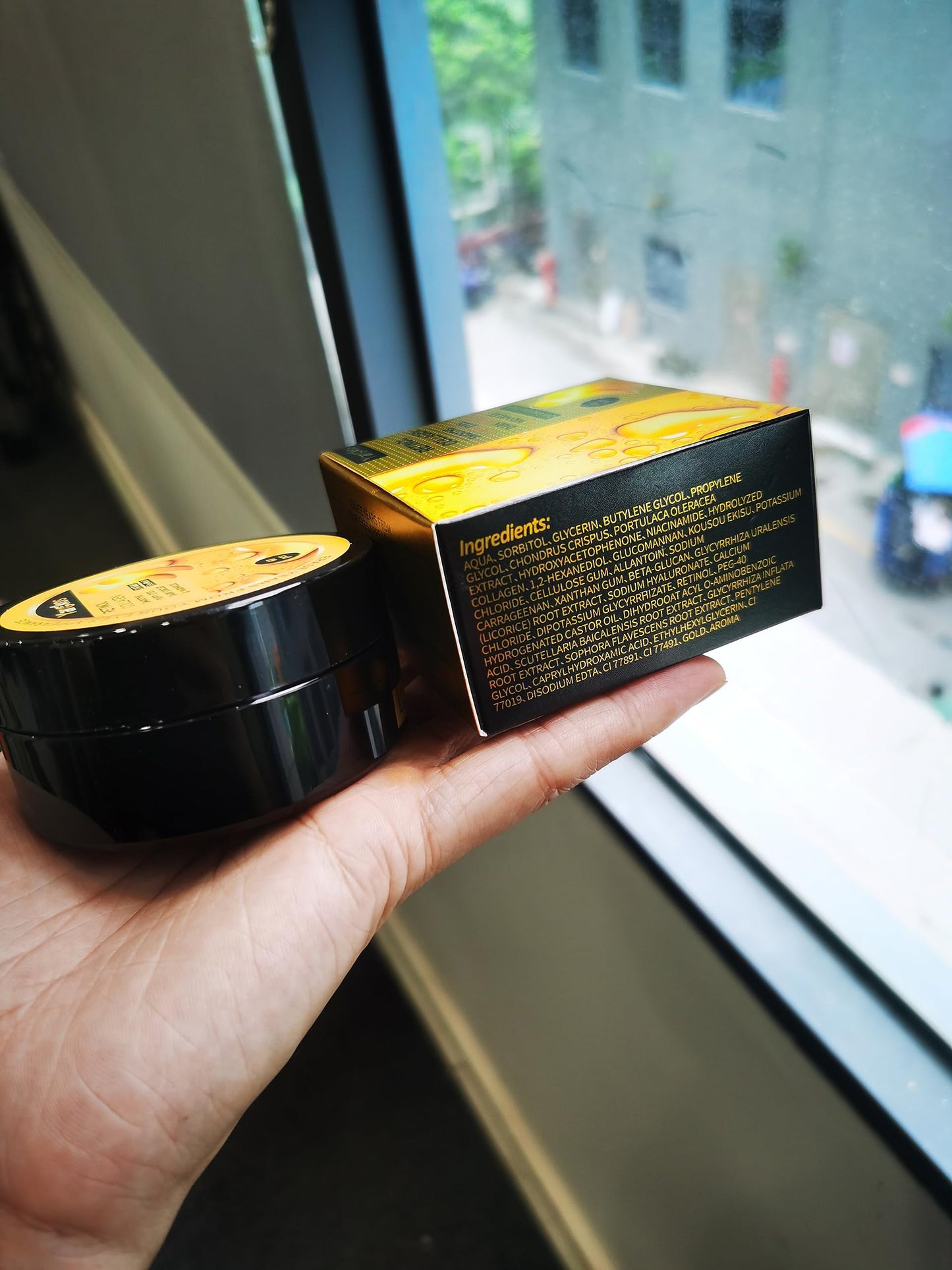 Lot de 60 patchs en or 24 carats pour le contour des yeux, 30 paires de masques pour le contour des yeux, anti-cernes et anti-poches, patchs de gel collagène hydratants pour les poches et les rides, soins beauté pour hommes et femmes.